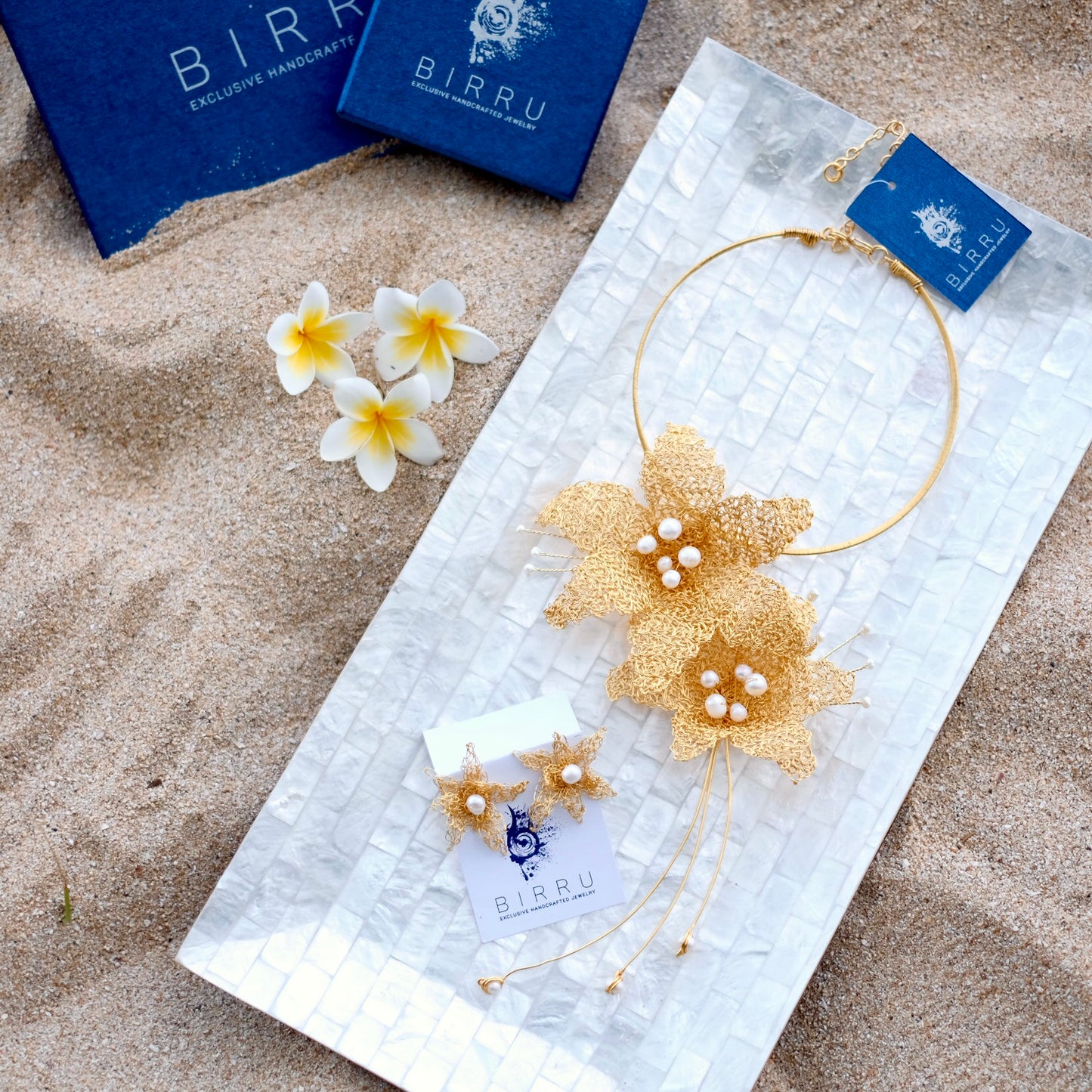 FRANGIPANI NECKLACE GOLD PEARL