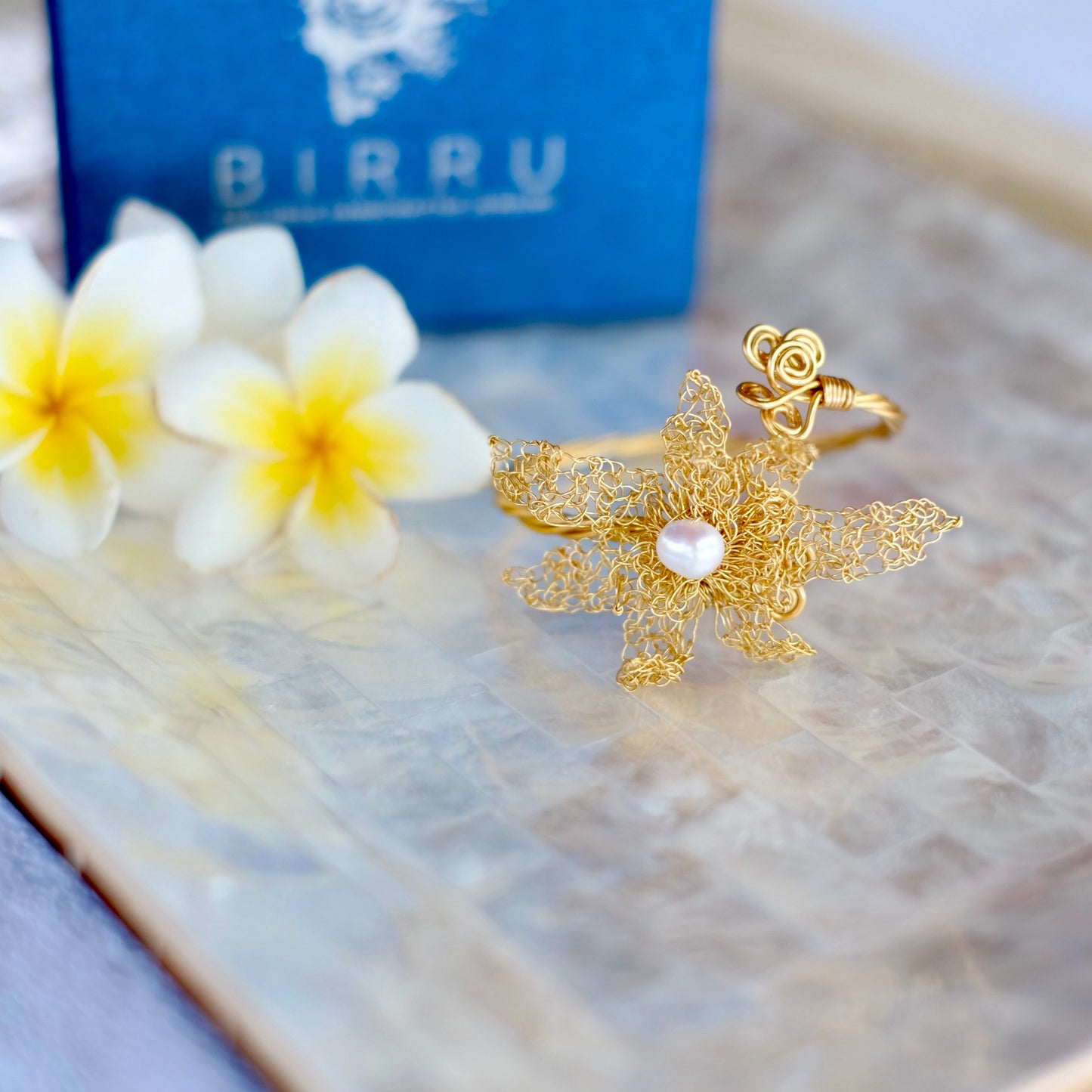 CANANGA BANGLE GOLD PEARL