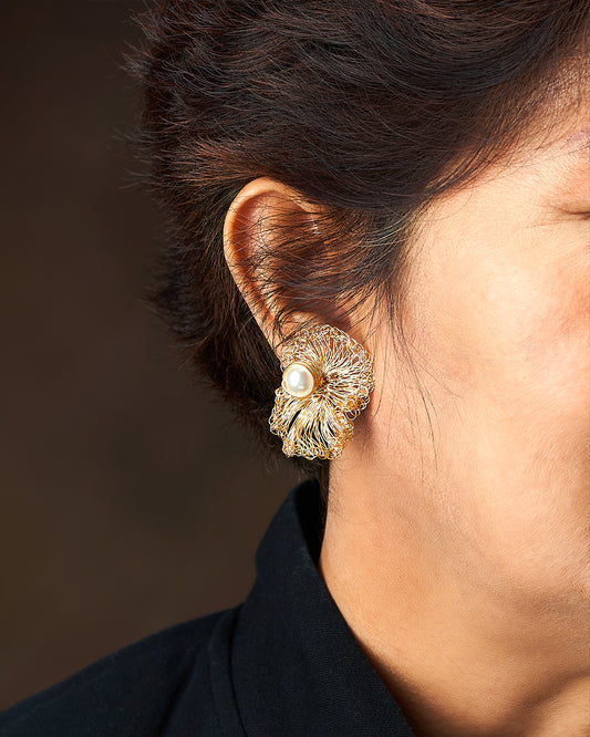 Puspita Pearl Gold Earrings