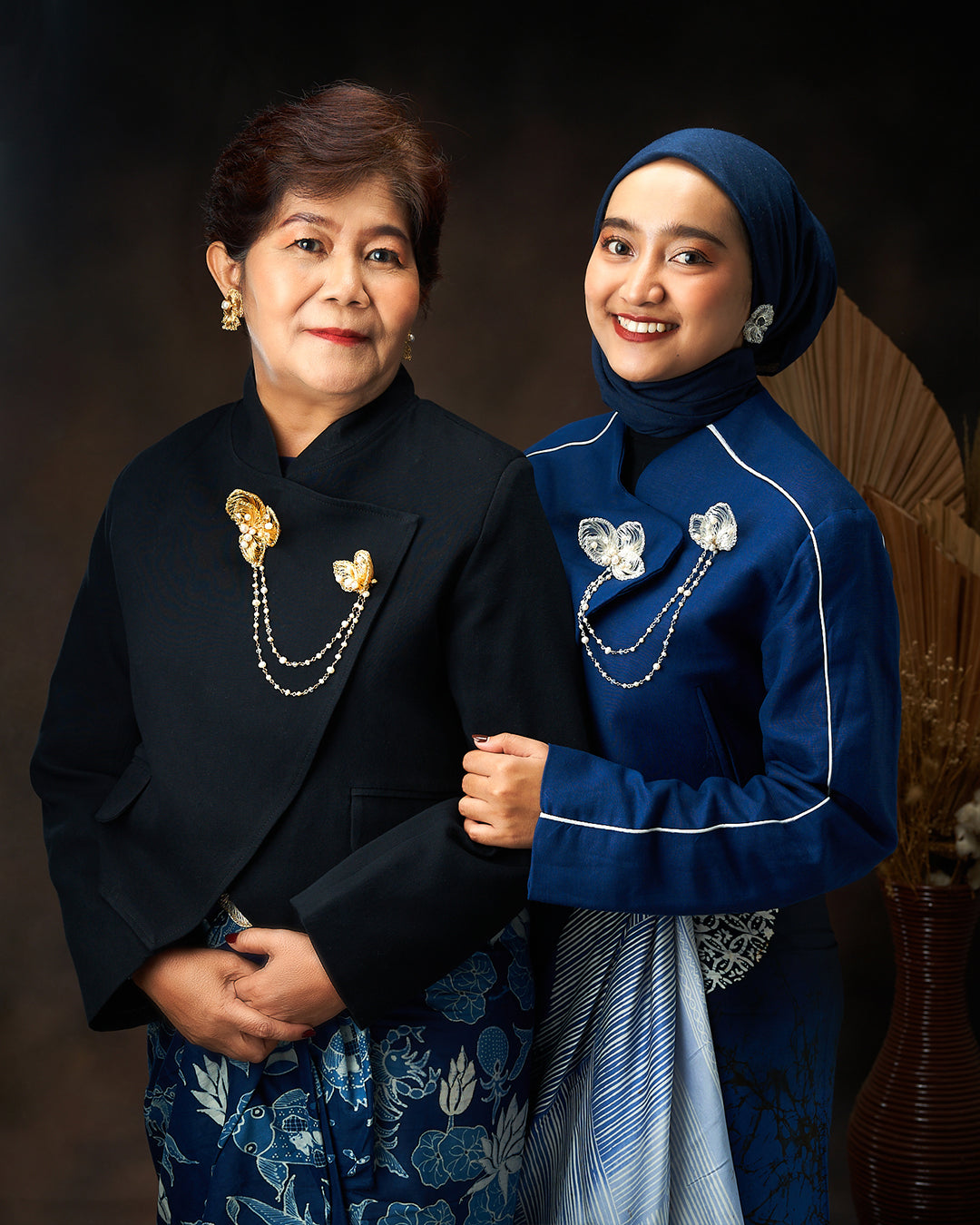 Larasati Pearl Gold Brooch