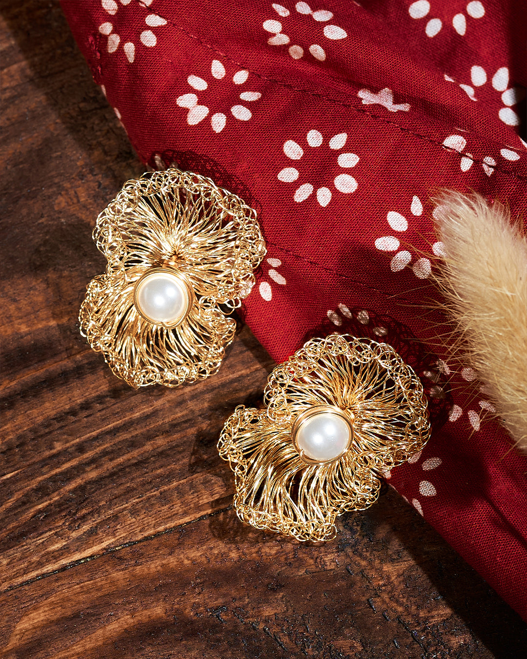 Puspita Pearl Gold Earrings