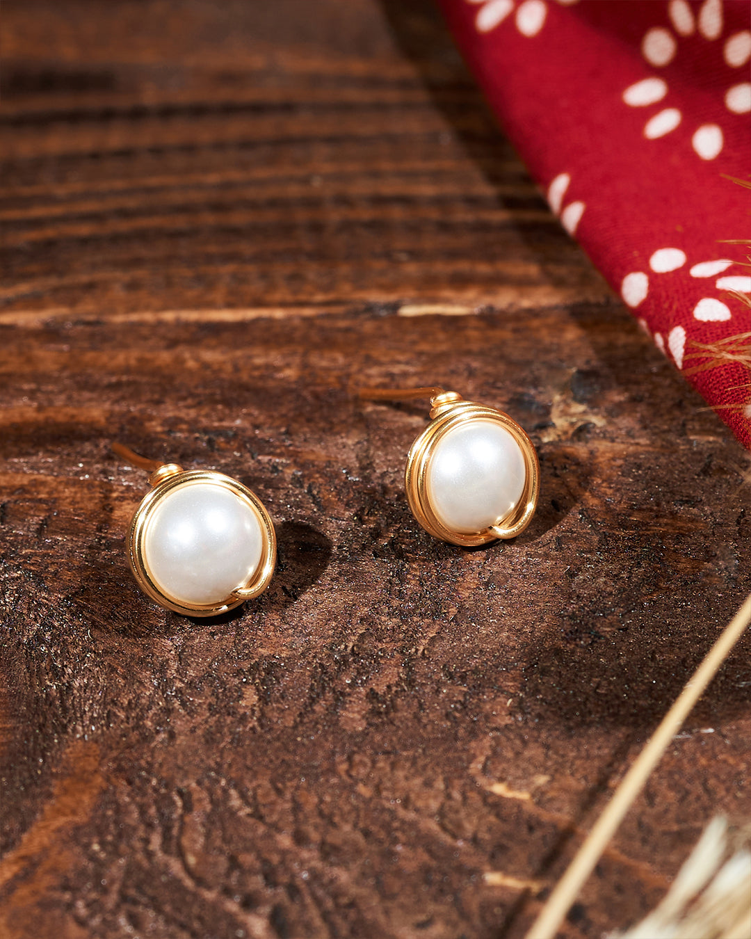 Puspita Pearl Gold Earrings