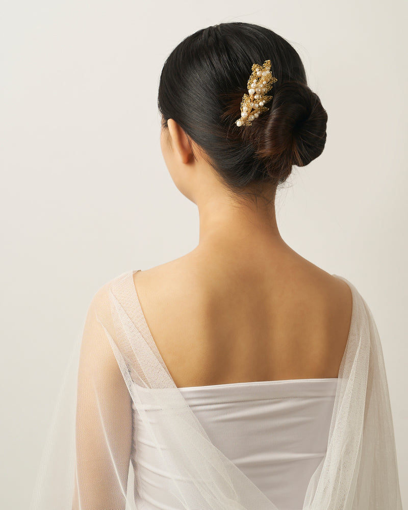 Dreamy Petal Hairpin Pearl Gold