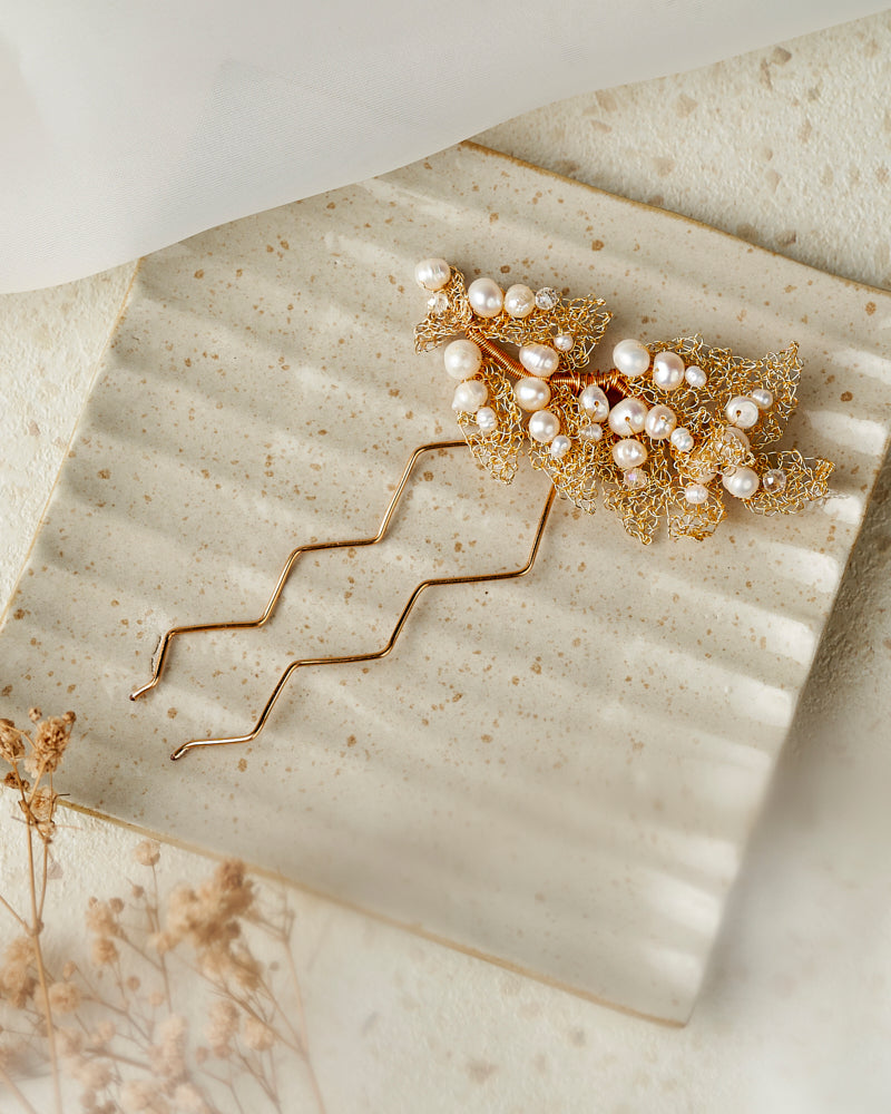 Dreamy Petal Hairpin Pearl Gold