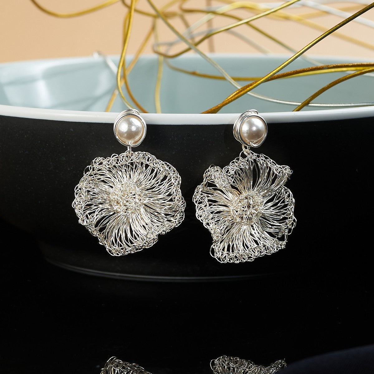 Wave studded earring pearl silver