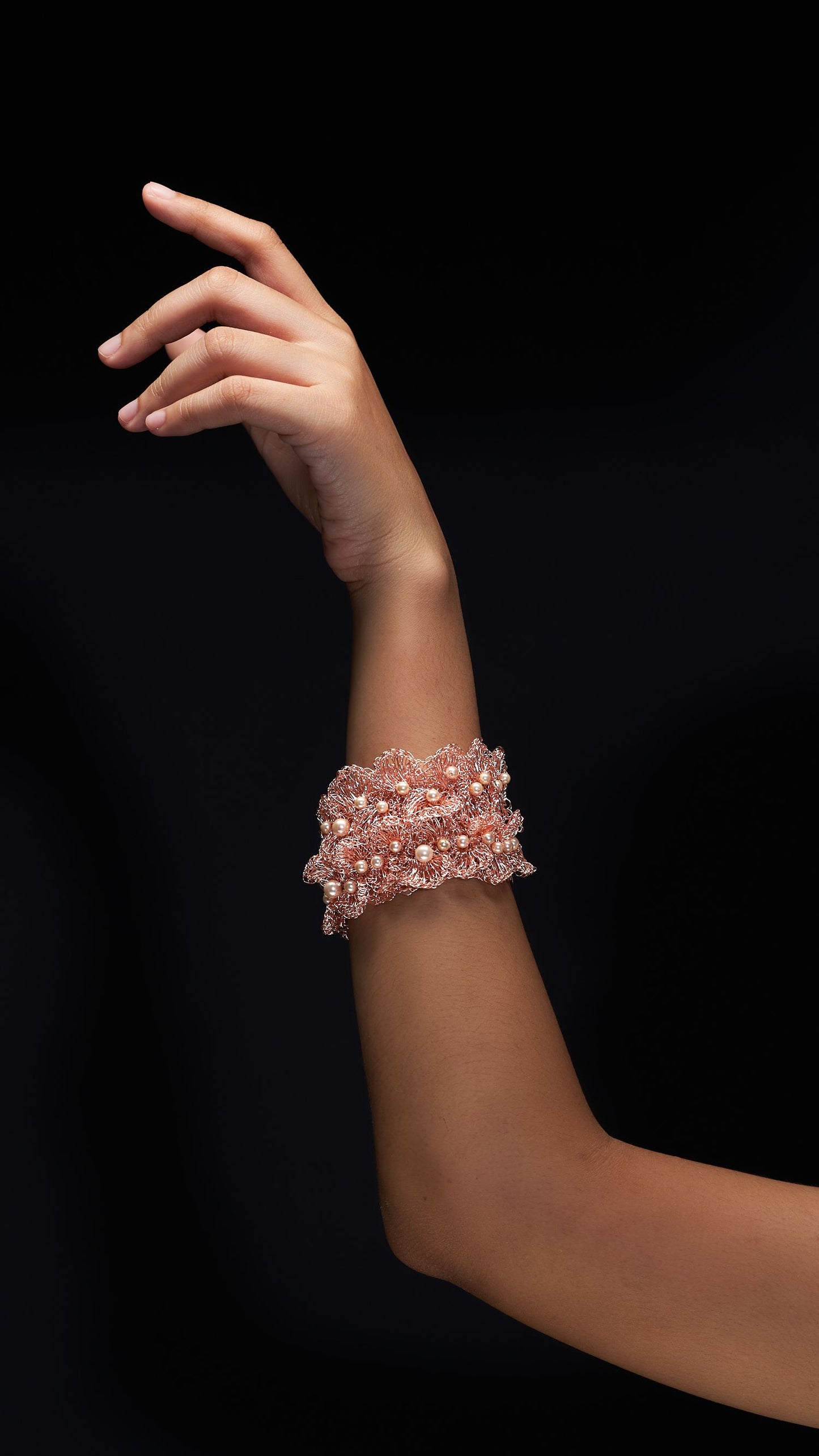 Wave bangle pearl pink