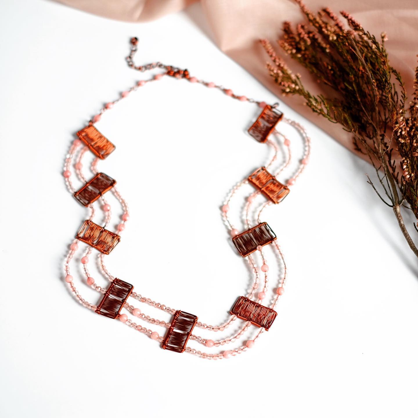 Circuit necklace pink brown
