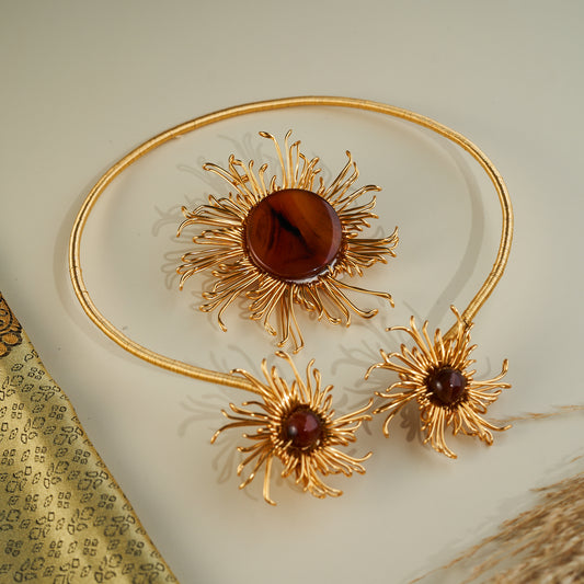 Mata Uroe Choker Brown Gold