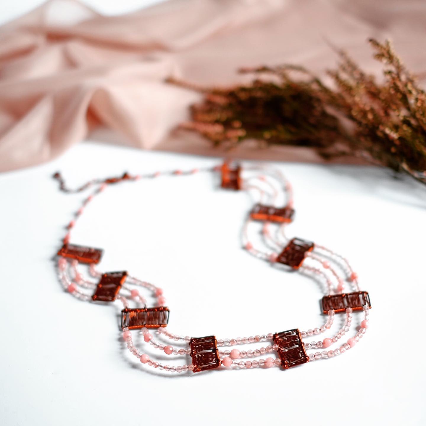 Circuit necklace pink brown