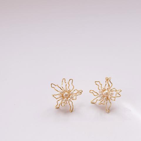 Pearl Gold Bloom Flowers - earring